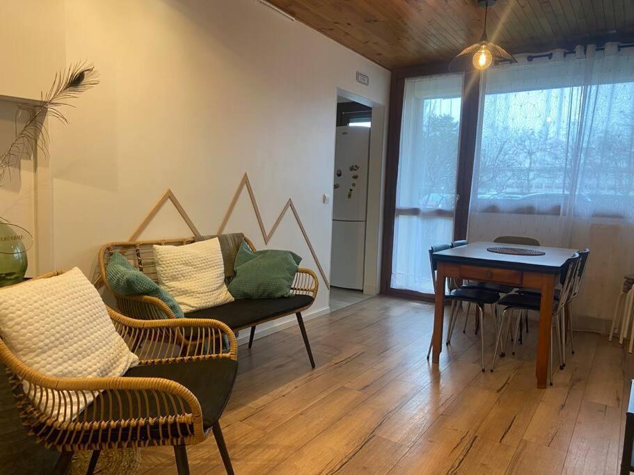 Grand Appartement 7 Couchages, 1 Place De Parking. Saint-Priest  Buitenkant foto